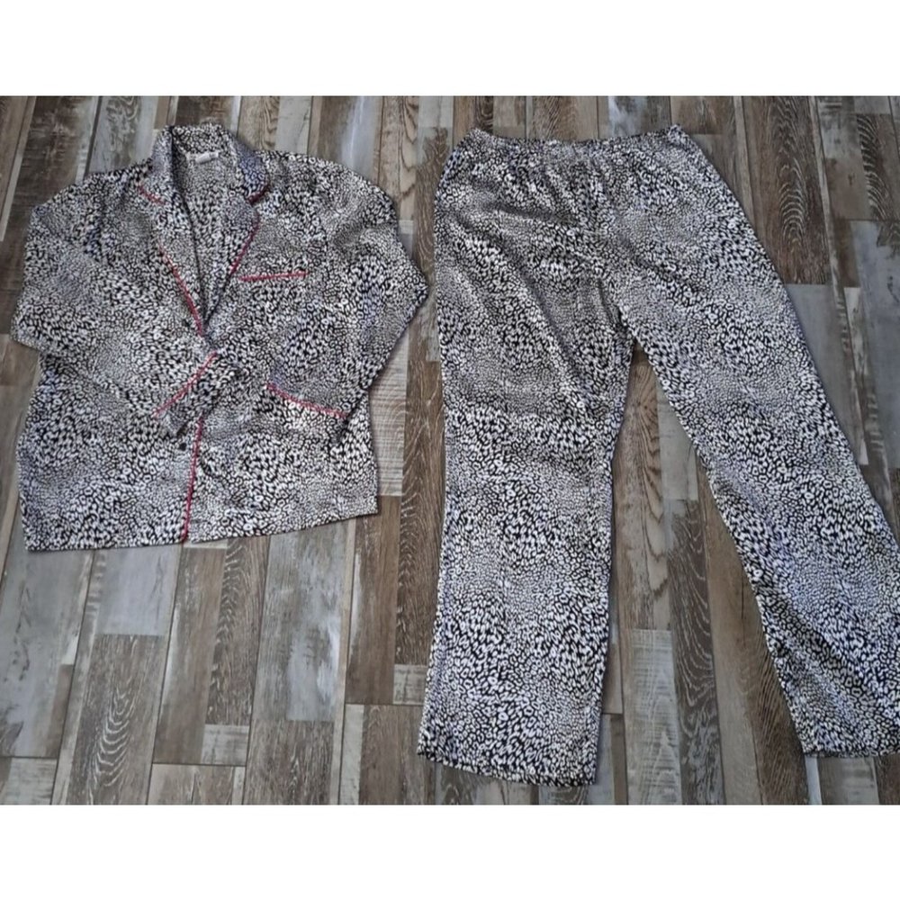 Women's Linea Donatella Satin Pajamas Animal Print Top Pants Button Down M